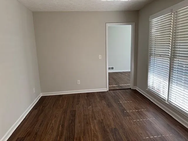 130 Lori Ln — Photo 8