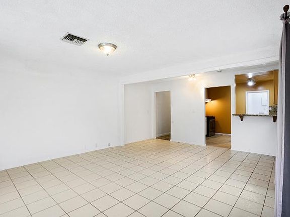 4th image of 1445 N Grand Oaks Ave