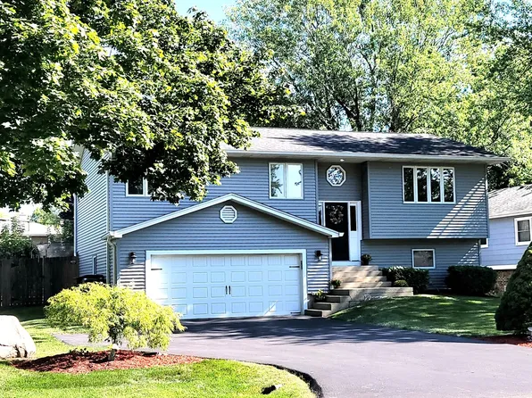 205 Countryside Ln, Lindenhurst, IL 60046