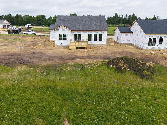 3rd image of 221 Riverbend Rd