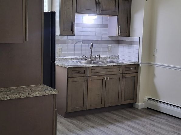 44 Campbell Ter APT 1