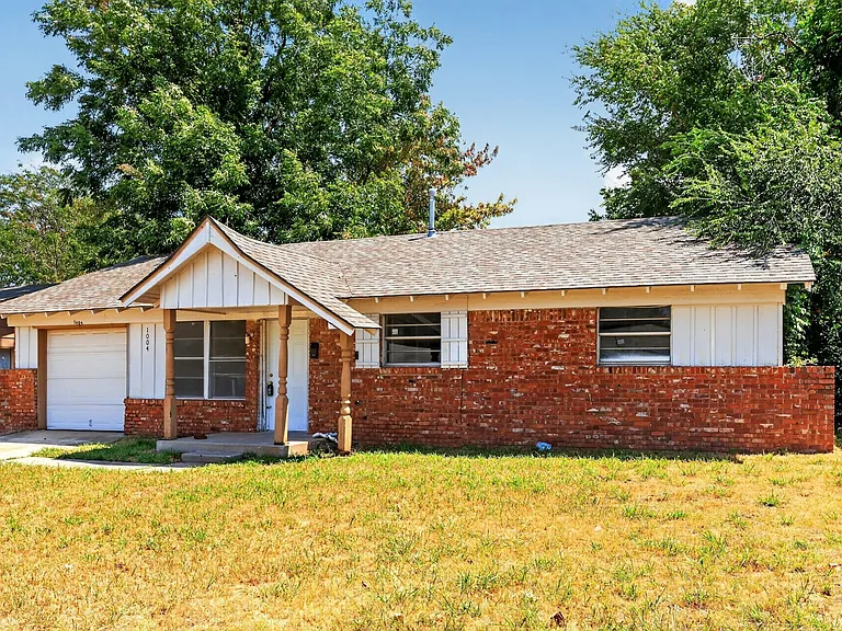 1004 Lotus Ave — Photo 1