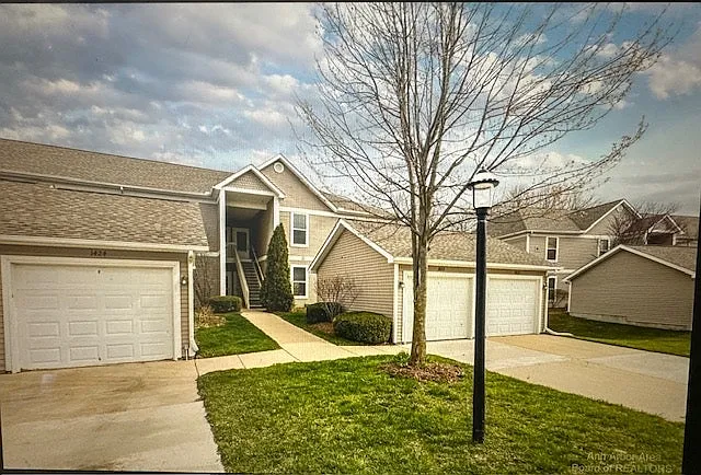 1422 Fox Pointe Cir