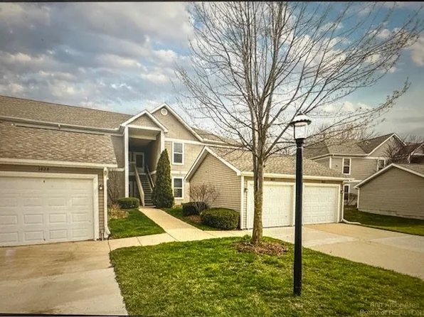 1422 Fox Pointe Cir, Ann Arbor, MI 48108