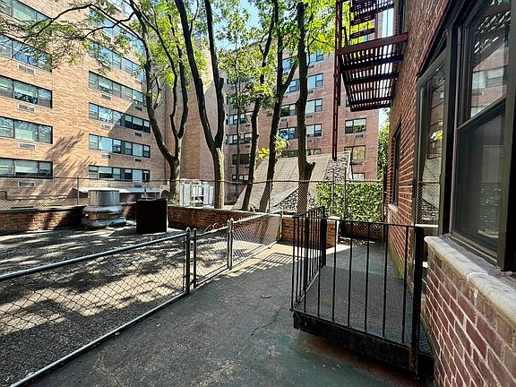 5th image of 315 Ocean Pkwy #2Y