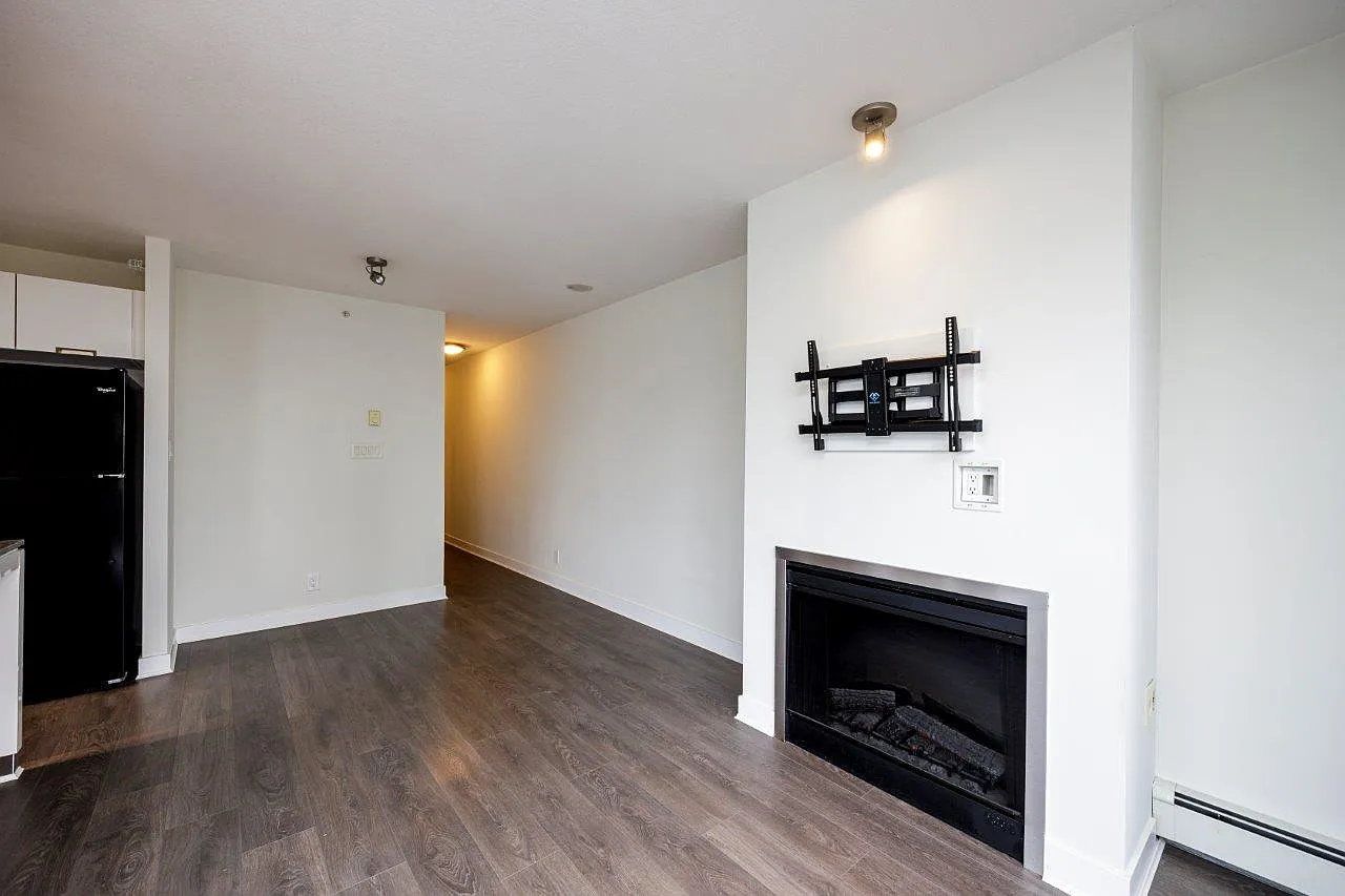 151 W 2nd St #1005 photo 1