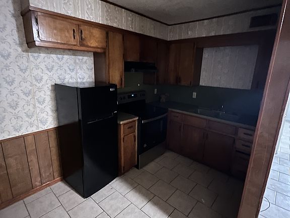3rd image of 603 Hall Ave