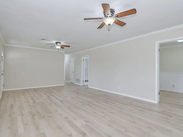 373 Westmont Dr — Photo 8
