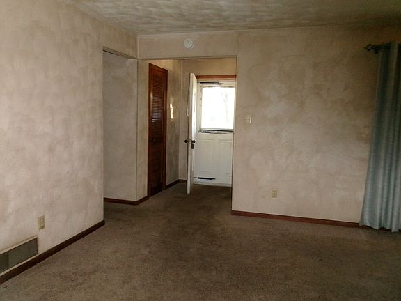 3rd image of 158 Drew St