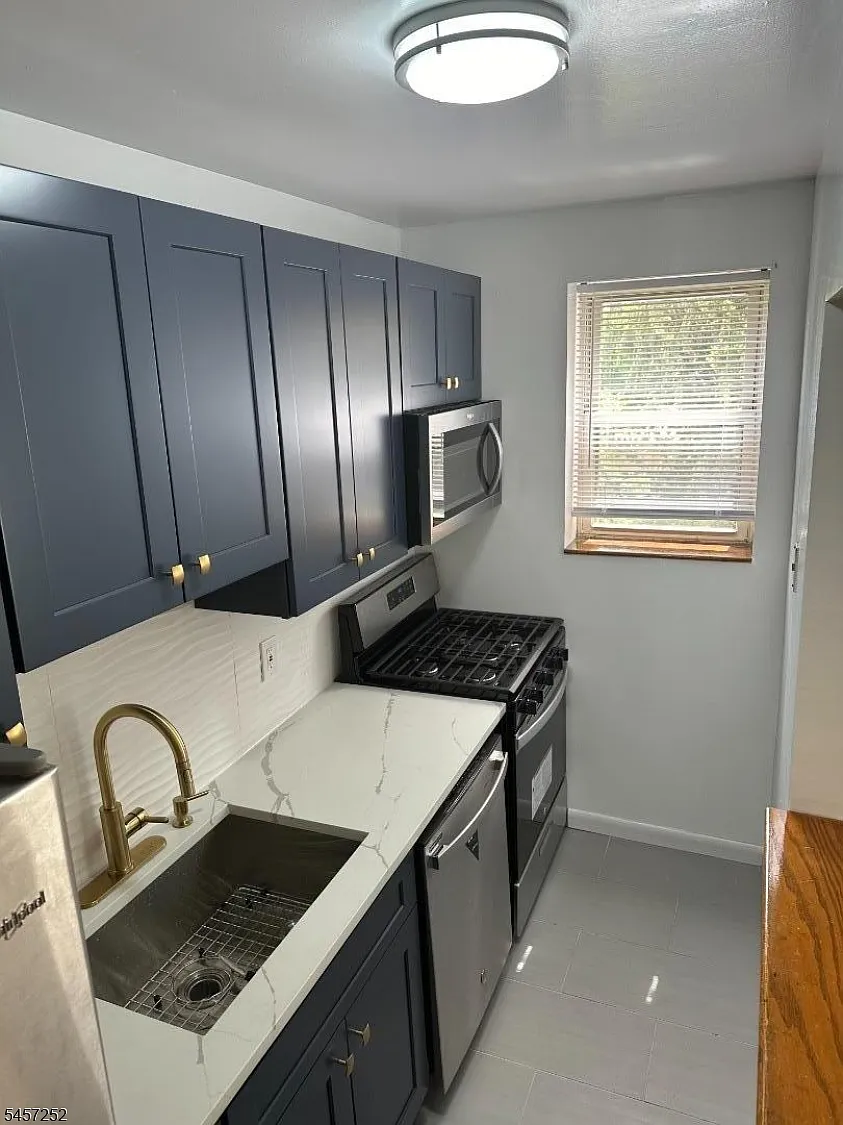 1 bed, 1.0 bath, $1,800 — Photo 3