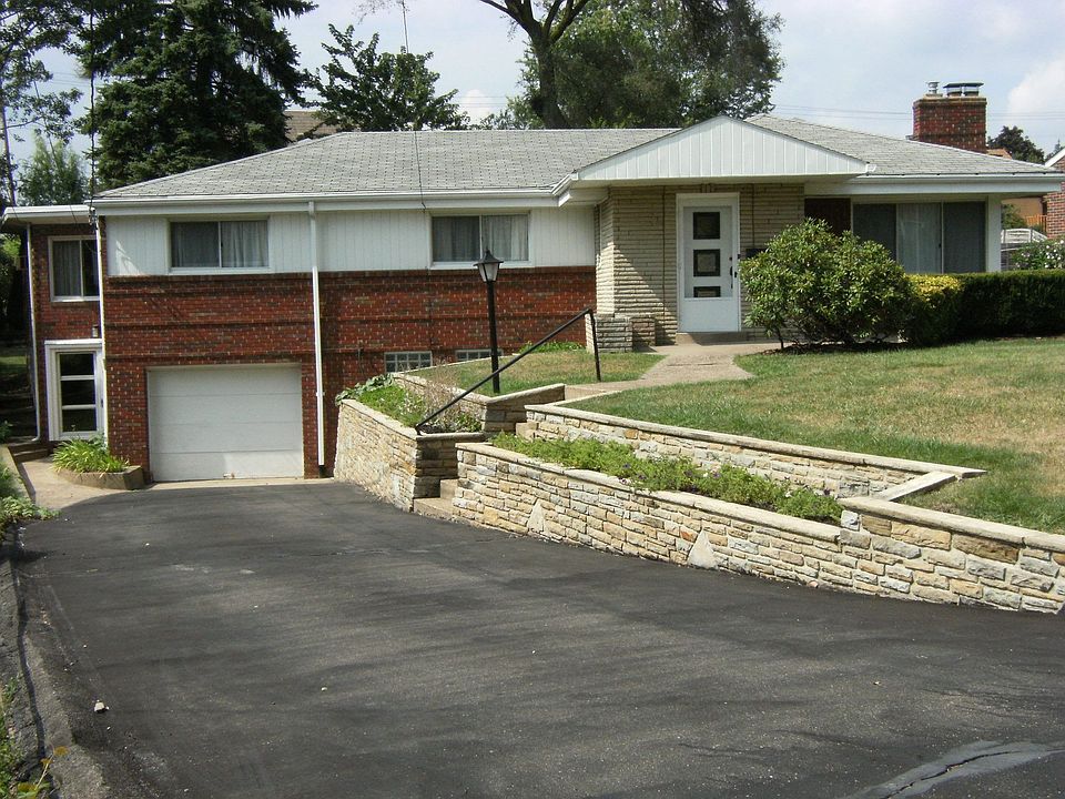 935 Fidelity Dr. 3BR 2.5 BA Ranch