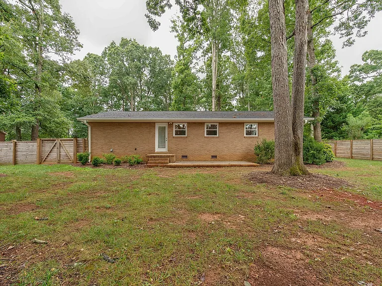 5646 Oak Dr — Photo 23