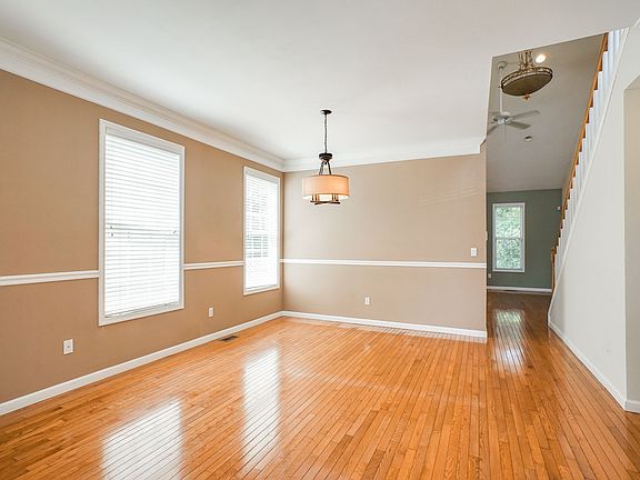 5th image of 223 Pleasant Dr