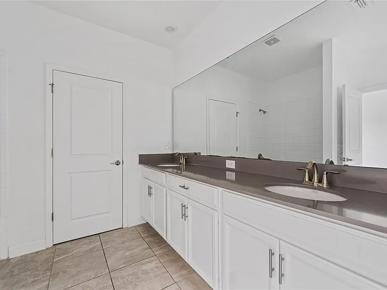 2999 Addison Blvd — Photo 20