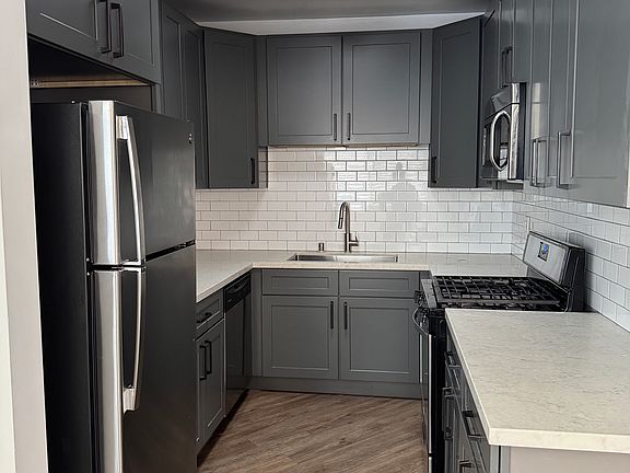 4th image of 5643 Carlton Way #5cf61a988