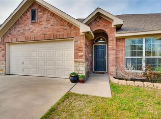 592 Griffith Dr, Saginaw, TX 76179