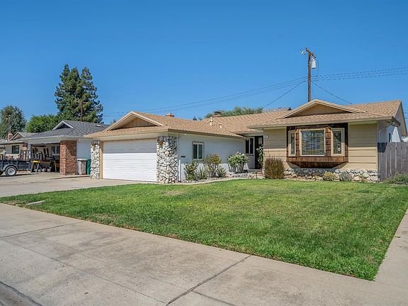 3rd image of 1445 Vista Dr