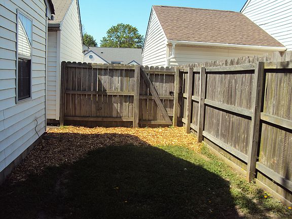 back-left side yard