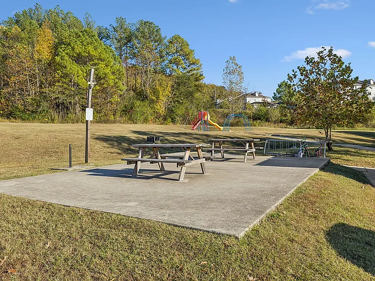 Picnic and grilling stations