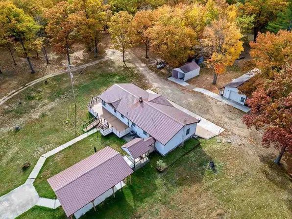 7330 Maple St, Carp Lake, MI 49718