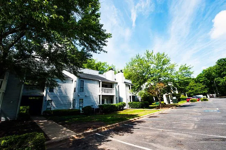 711 Farmhurst Dr #2