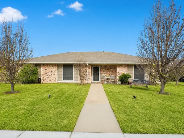 1519 Rocky Point Dr, Lewisville, TX 75077