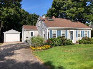 23 Acapesket Rd, Falmouth, MA 02540