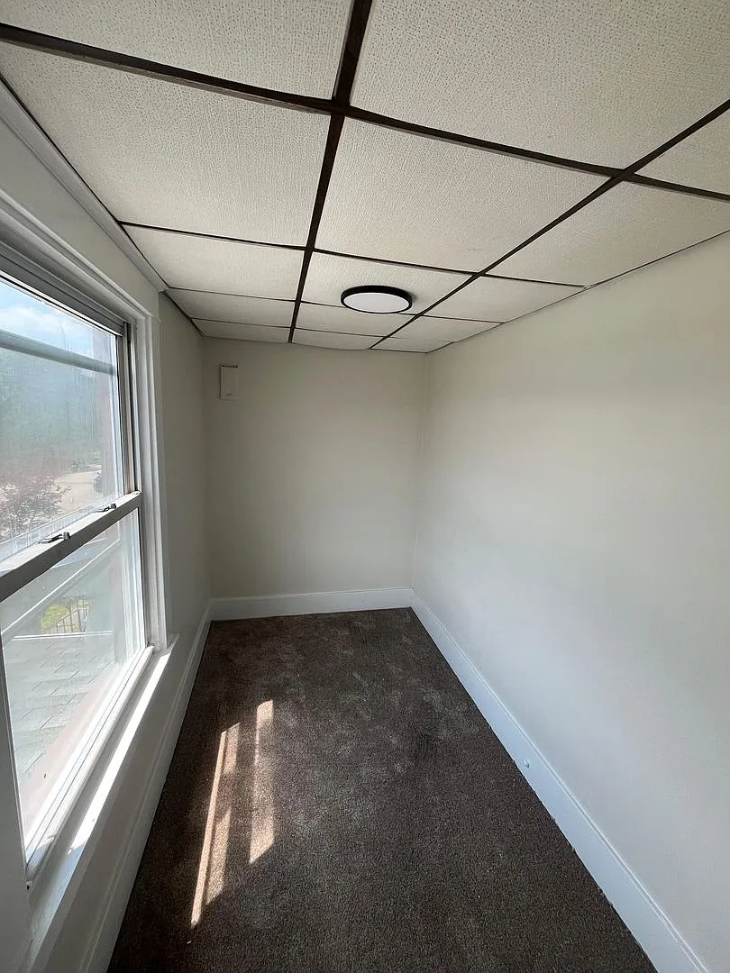 5 bed, $1,495 — Photo 3