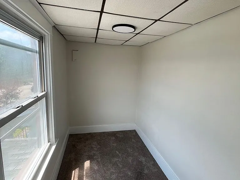 1714 Victoria Ave — Photo 3