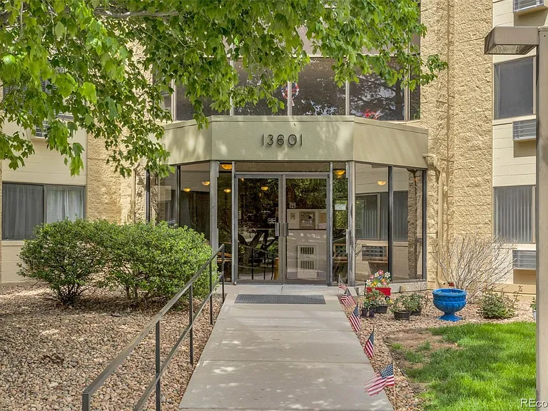 13601 E Marina Dr #304 — Photo 2