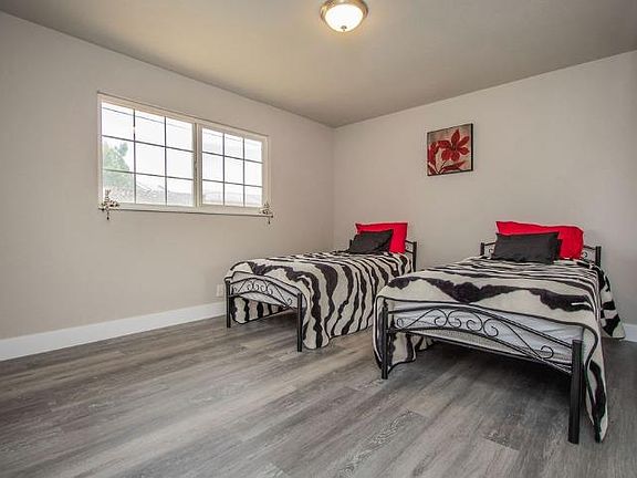 3rd image of 1555 Jorgensen St