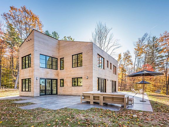 4th image of 3635 Under the Mountain Road