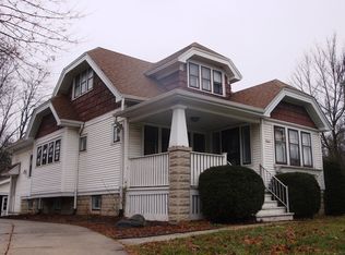 4451 N 100th St, Wauwatosa, WI 53225