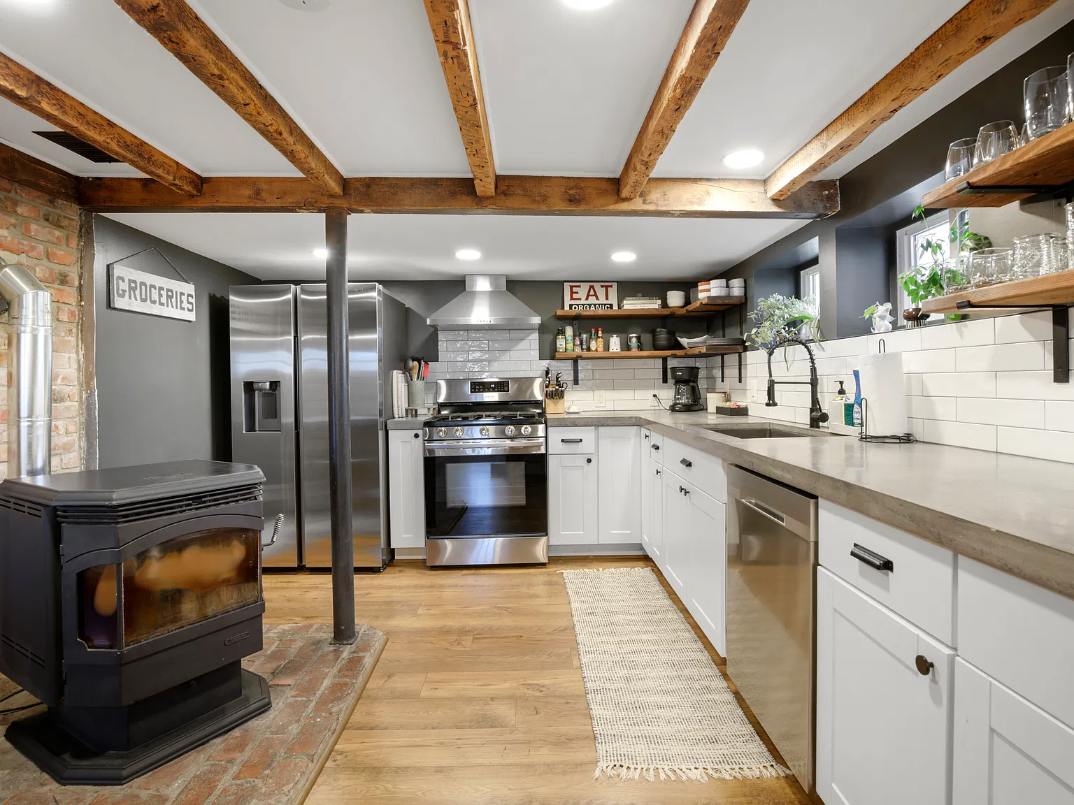 2 bed, 1.5 bath, 1067 sqft, $2,400 — Photo 1