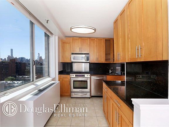 4th image of 424 W End Ave APT 3J