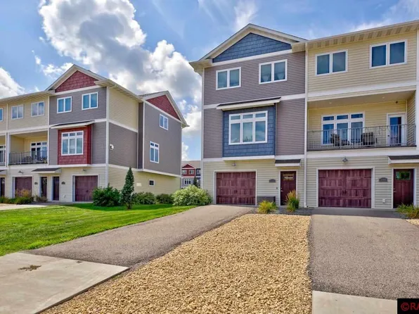 2163 Rolling Green Ln, North Mankato, MN 56003