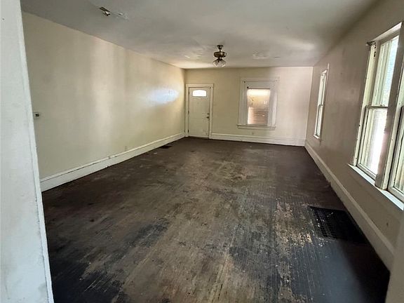 3rd image of 1563 N Monroe St