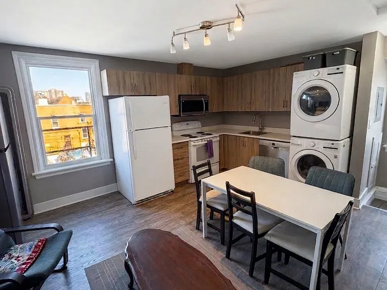 535 McLeod St #2 — Photo 3