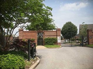 323 Fountain Lake Dr, Memphis, TN 38120