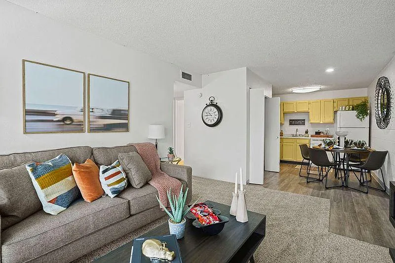 Phoenix Apts. — Photo 4