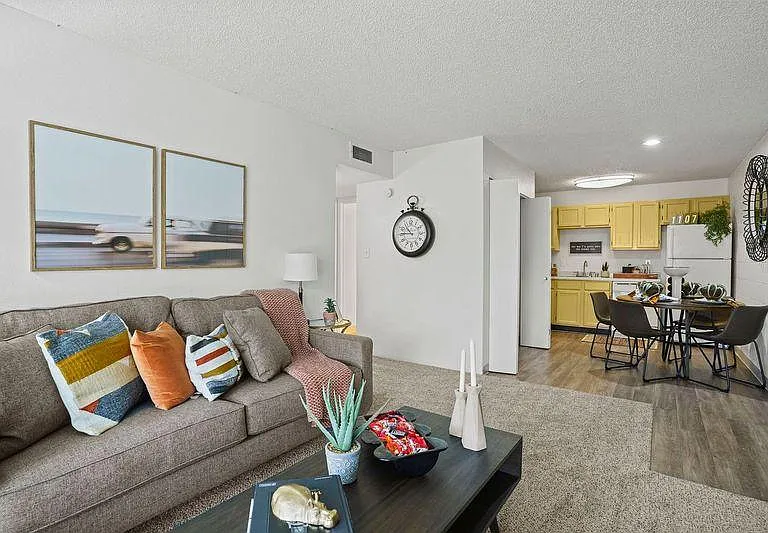 Phoenix Apts. — Photo 4
