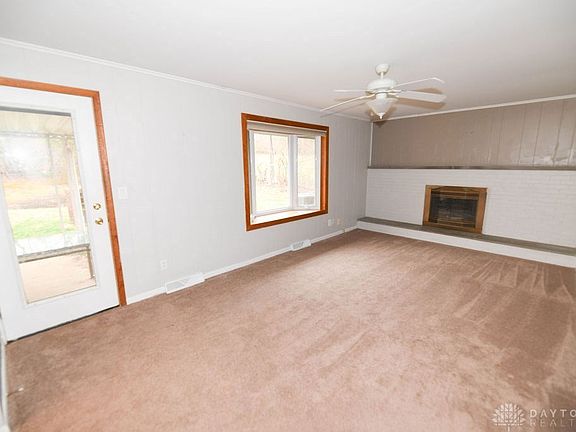 Family Room (Fireplace decorative only not available for tenant use)