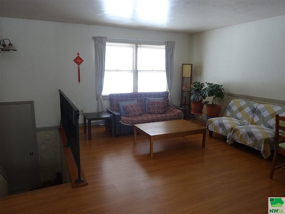 2nd image of 1009 Rice Dr