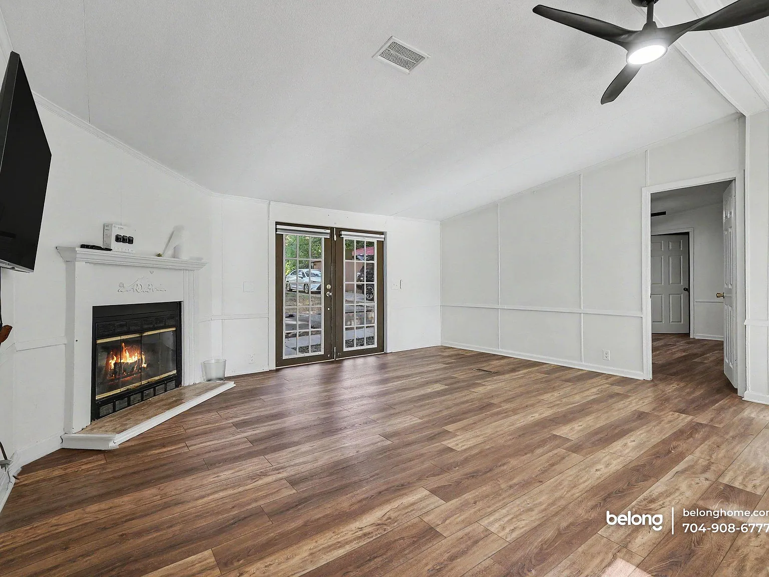 3 bed, 2.0 bath, 1364 sqft, $1,945 — Photo 3