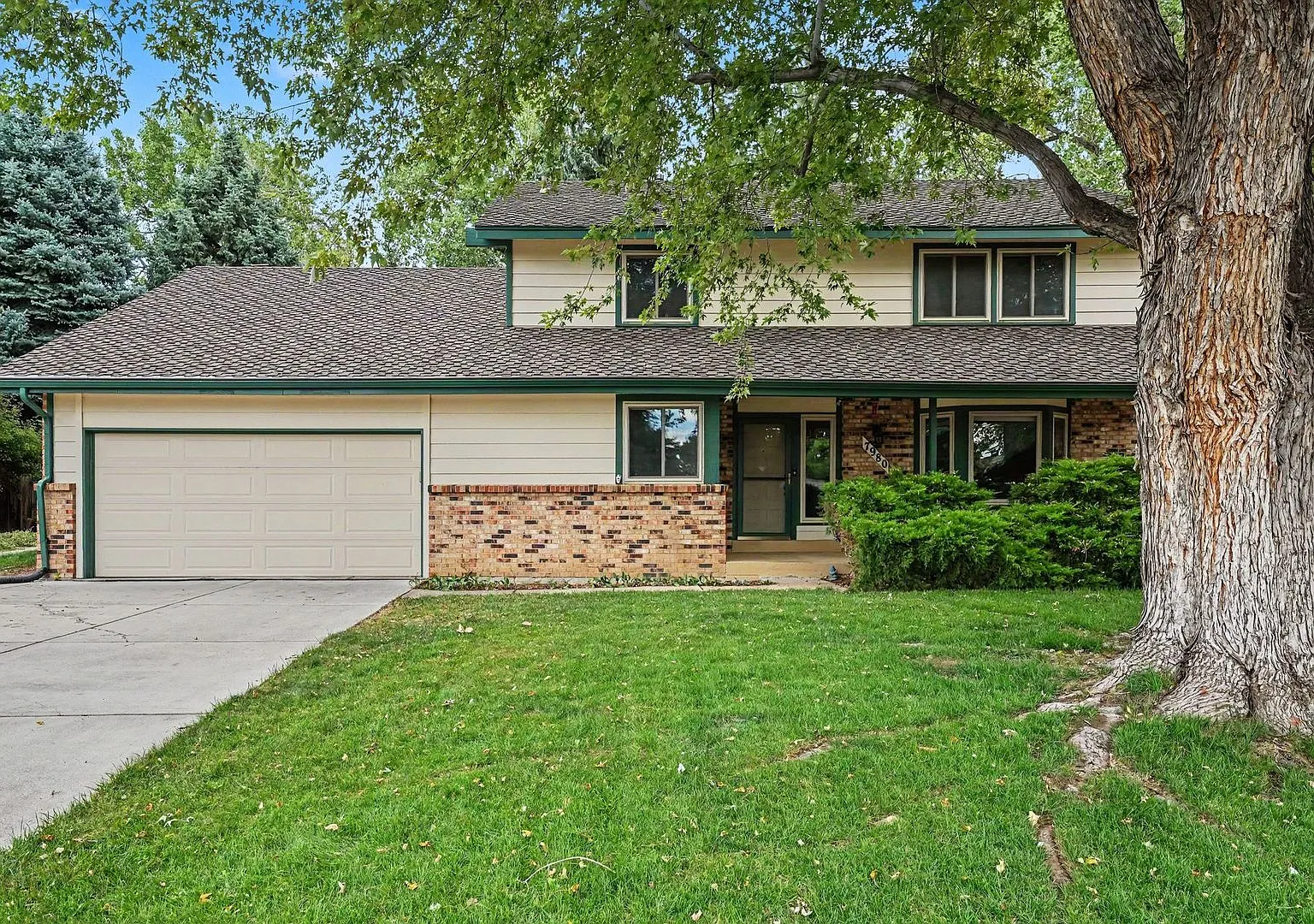 Highly Desirable 5 bed/ 4 bath with Indoor Pool - Available NOW — Photo 1