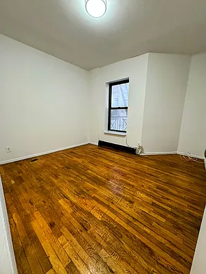 Rented by Safdie Realty Group | media 4