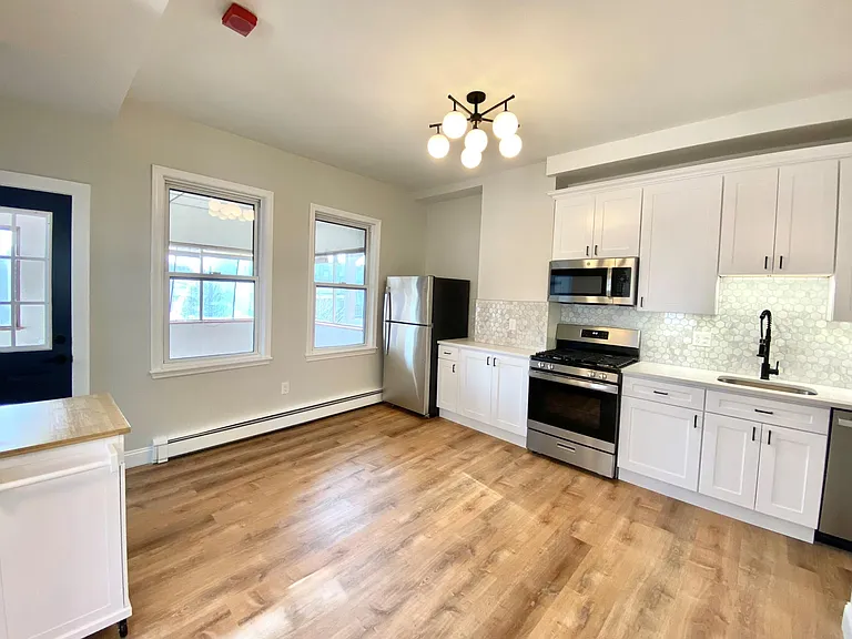 217 Saratoga St #2 — Photo 9