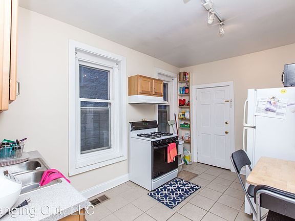 5th image of 1057 N Hermitage Ave APT 1R