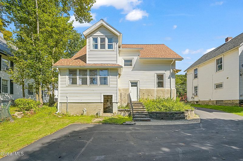 5th image of 303 Chestnut Street