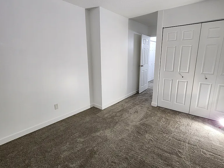 1033 4th Ave — Photo 39